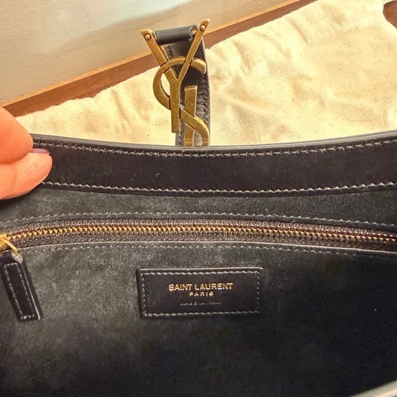 Yves Saint Laurent Le 5 à 7 bag in smooth leather - Picture 7 of 13